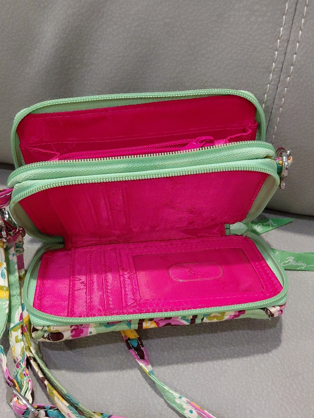 VERA BRADLEY MINI WRISTLET/WALLET Crossbody - Picture 4 of 9